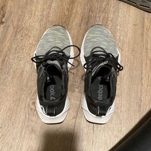 Womens Reebok tennis shoes